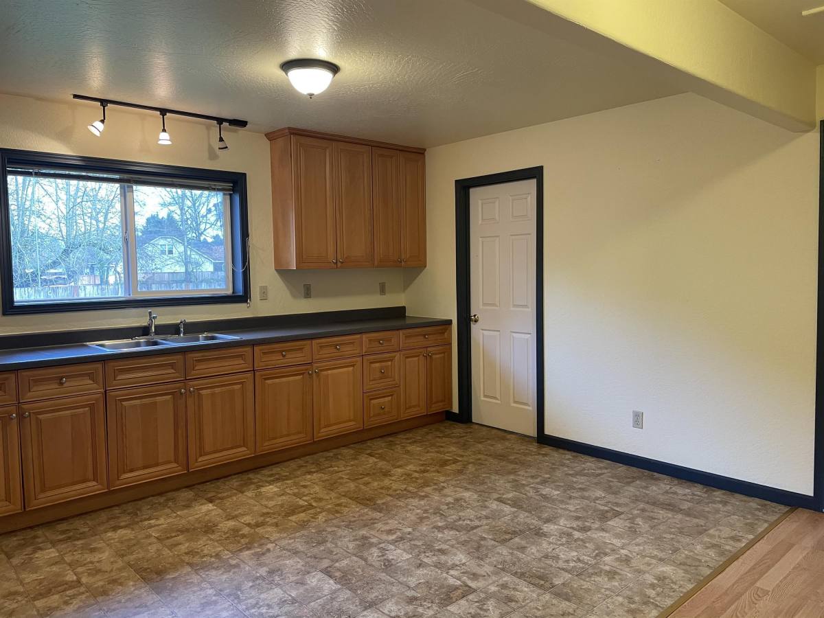 House for rent at 4355 River Rd, Eugene, OR 97404