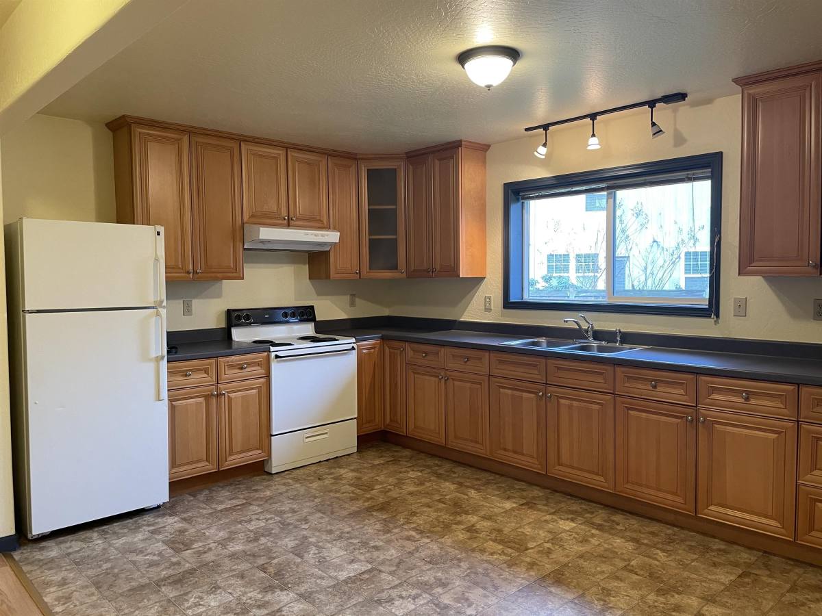 House for rent at 4355 River Rd, Eugene, OR 97404