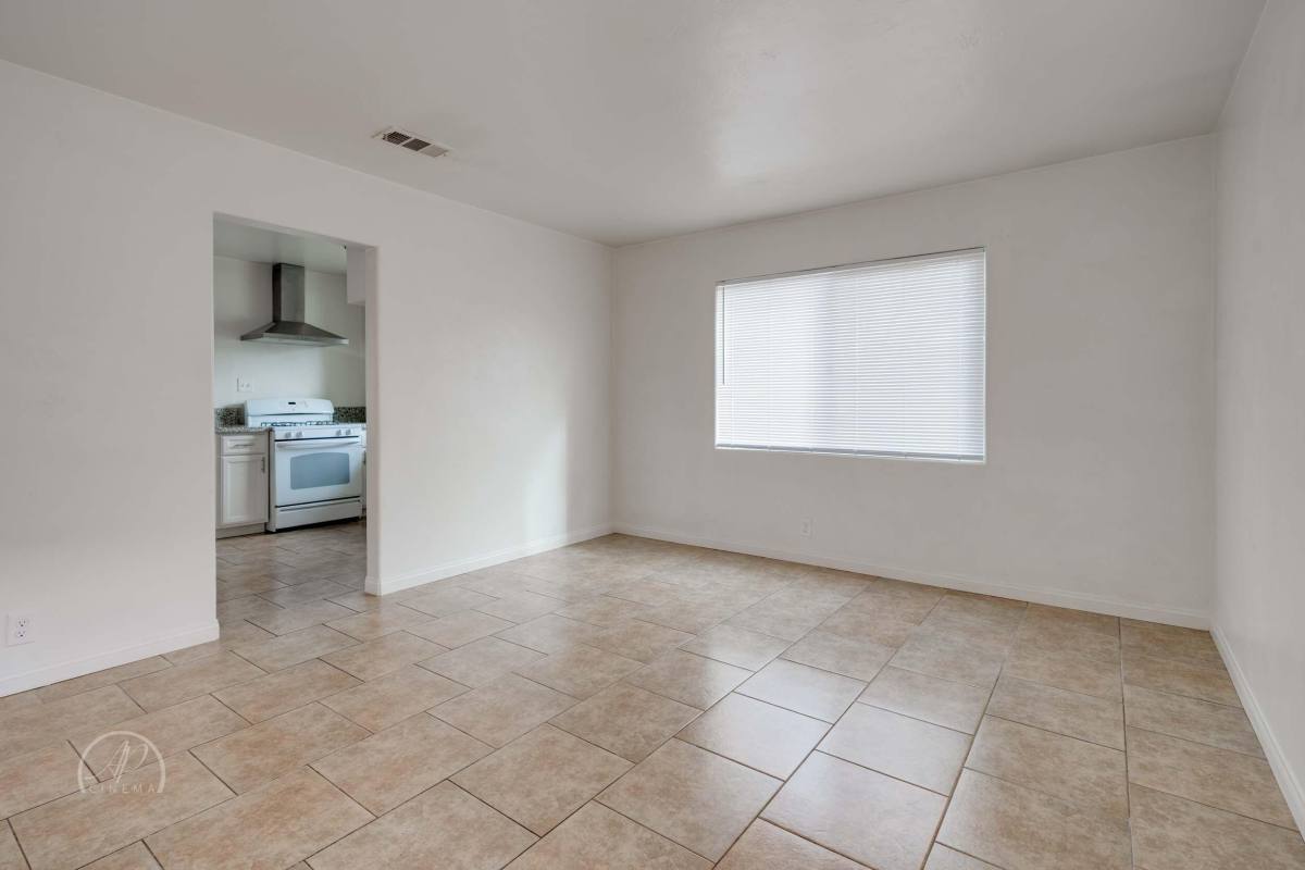 Apartment for rent at 917 K St, Bakersfield, CA 93304
