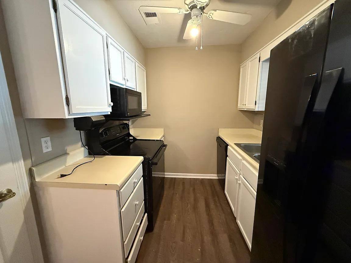 Townhouse for rent at Holcomb's Crossing, 223 Chads Ford Way, Roswell, GA 30076