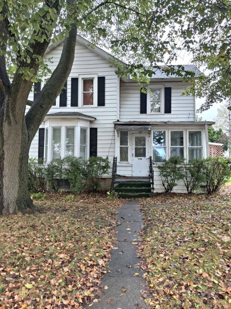 Apartment for rent at 242 W Lincoln Ave, Hinckley, IL 60520