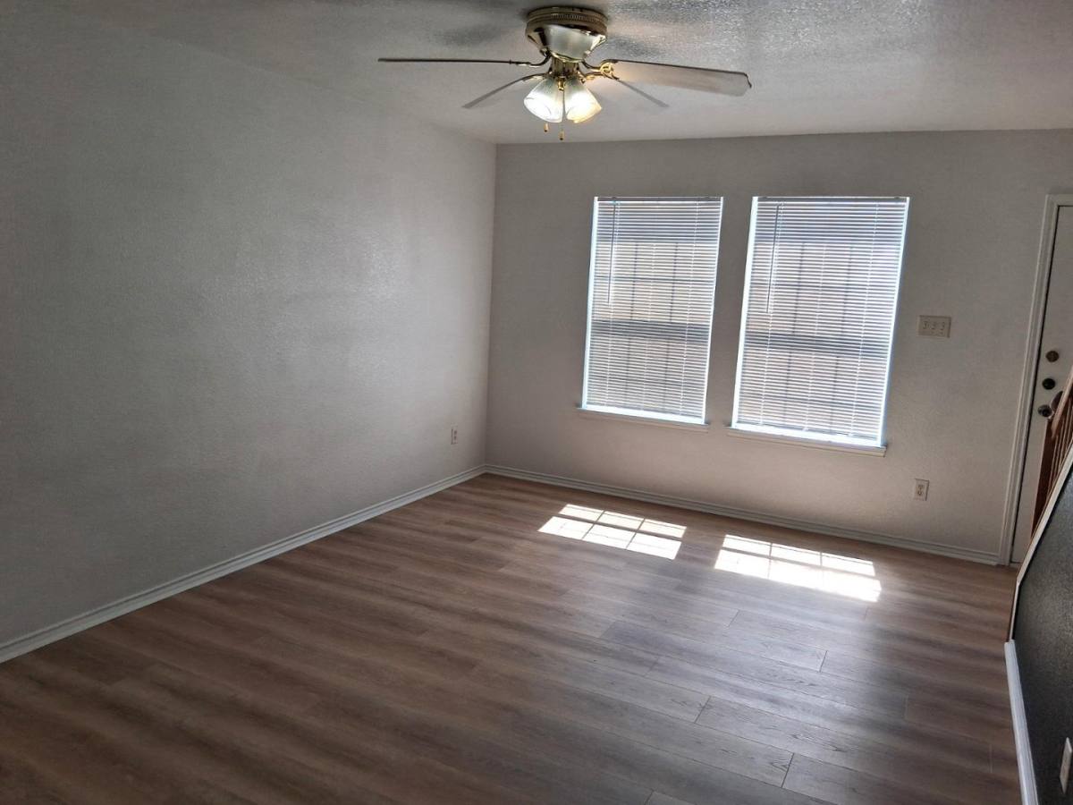 Townhouse for rent at Sunshadow Cove, 5803 Redstone Dr, Killeen, TX 76543