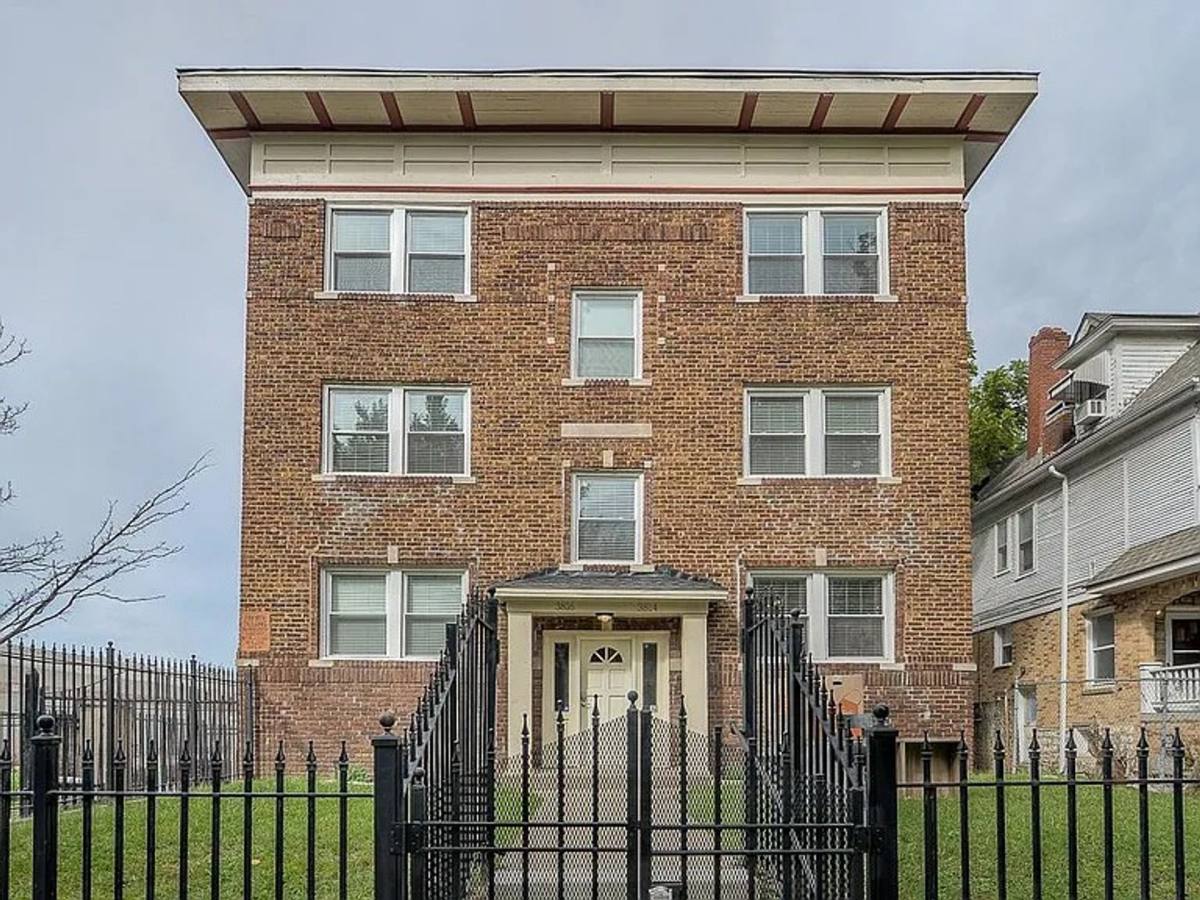 Apartment for rent at 3814-3816 Central, Kansas City, MO 64111