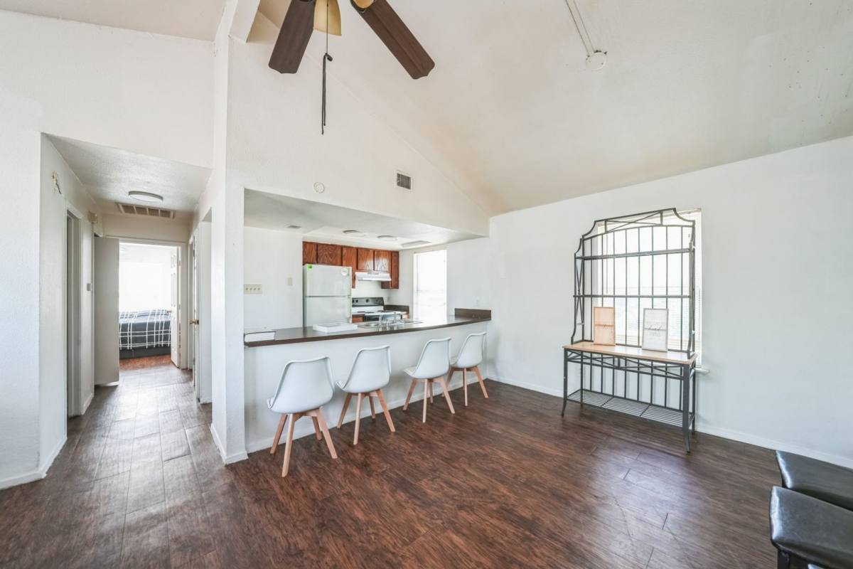 Townhouse for rent at 933 Park Plaza Dr, Austin, TX 78753