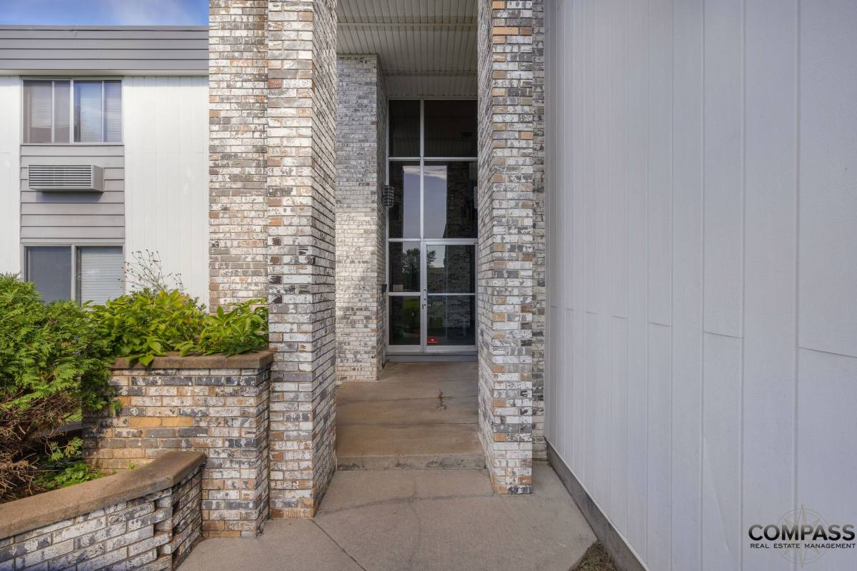 Apartment for rent at 1025 W Macarthur, Eau Claire, WI 54701