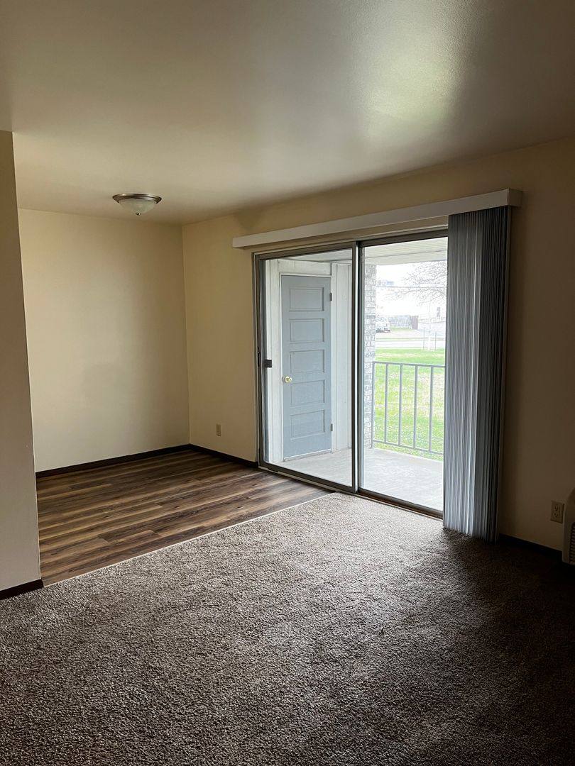 Apartment for rent at 1025 W Macarthur, Eau Claire, WI 54701