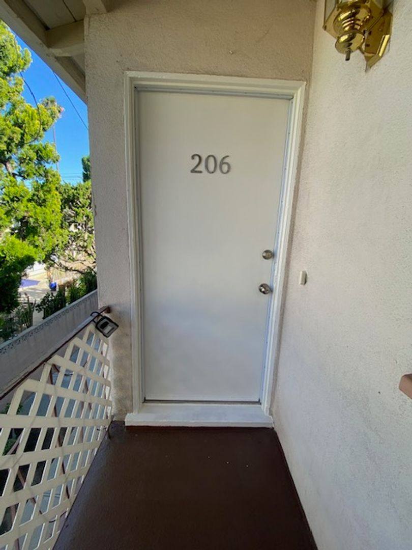 Apartment for rent at 13759 Oxnard St, Van Nuys, CA 91401