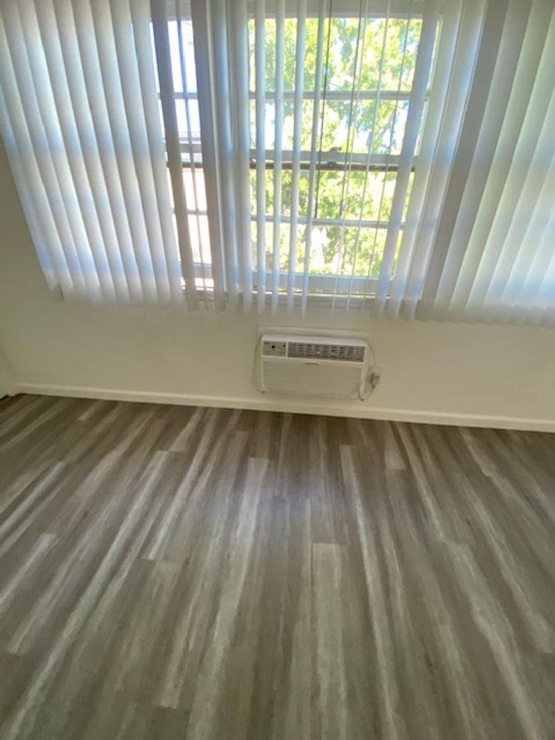 Apartment for rent at 13759 Oxnard St, Van Nuys, CA 91401