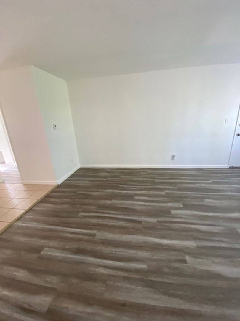 Apartment for rent at 13759 Oxnard St, Van Nuys, CA 91401