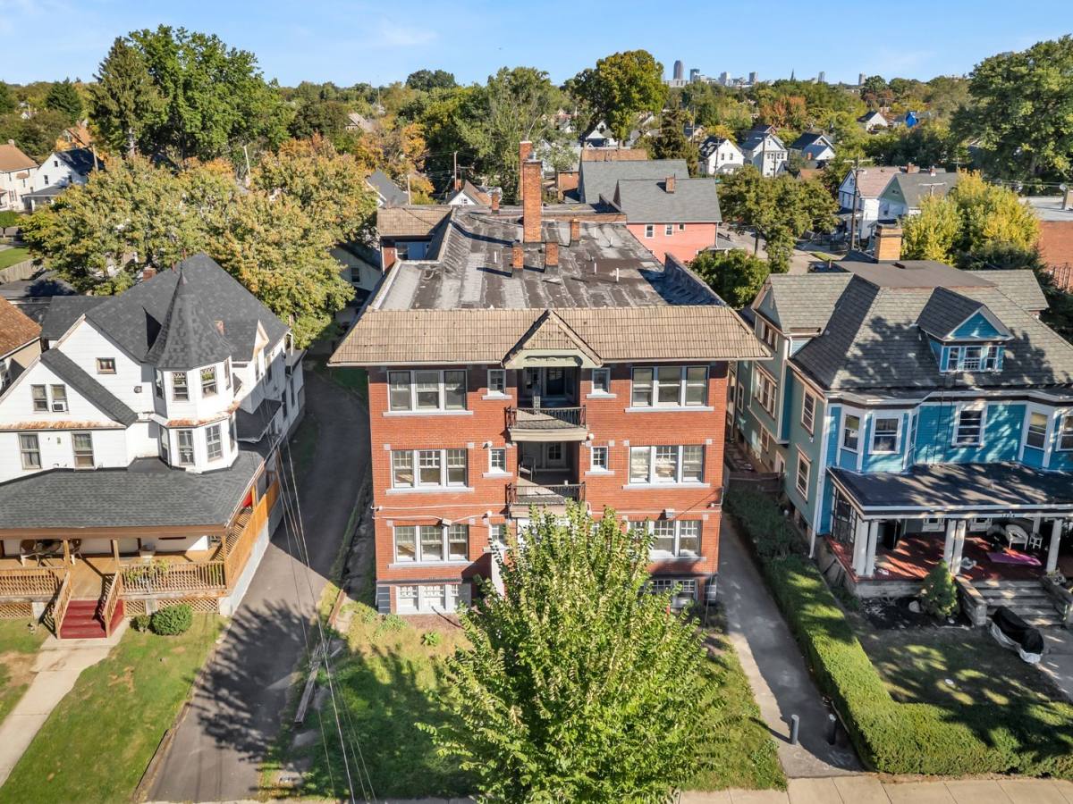 Apartment for rent at 3308 Archwood Ave, Cleveland, OH 44109