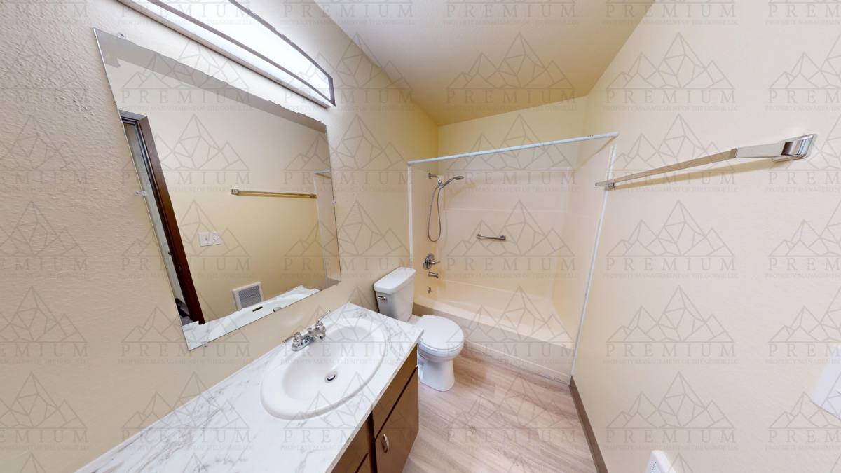 Apartment for rent at 1695 Oak St, Hood River, OR 97031