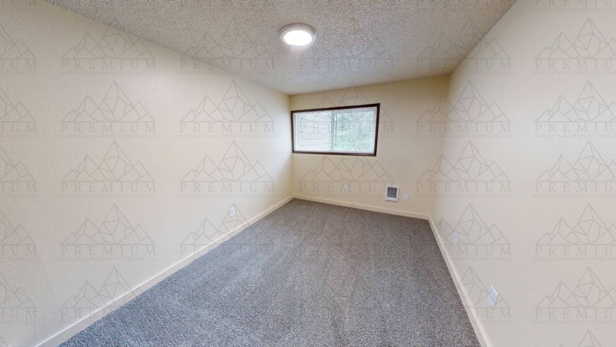Apartment for rent at 1695 Oak St, Hood River, OR 97031