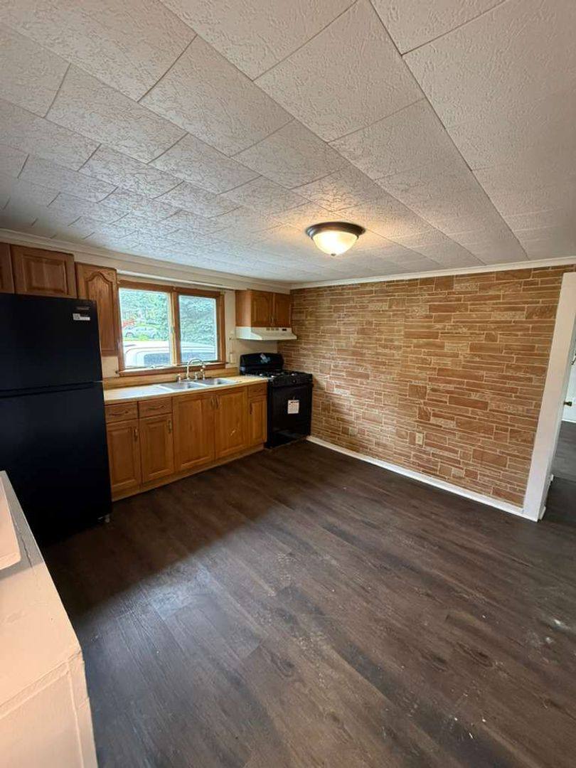 Apartment for rent at 383-385 Carver St, Plymouth, PA 18651