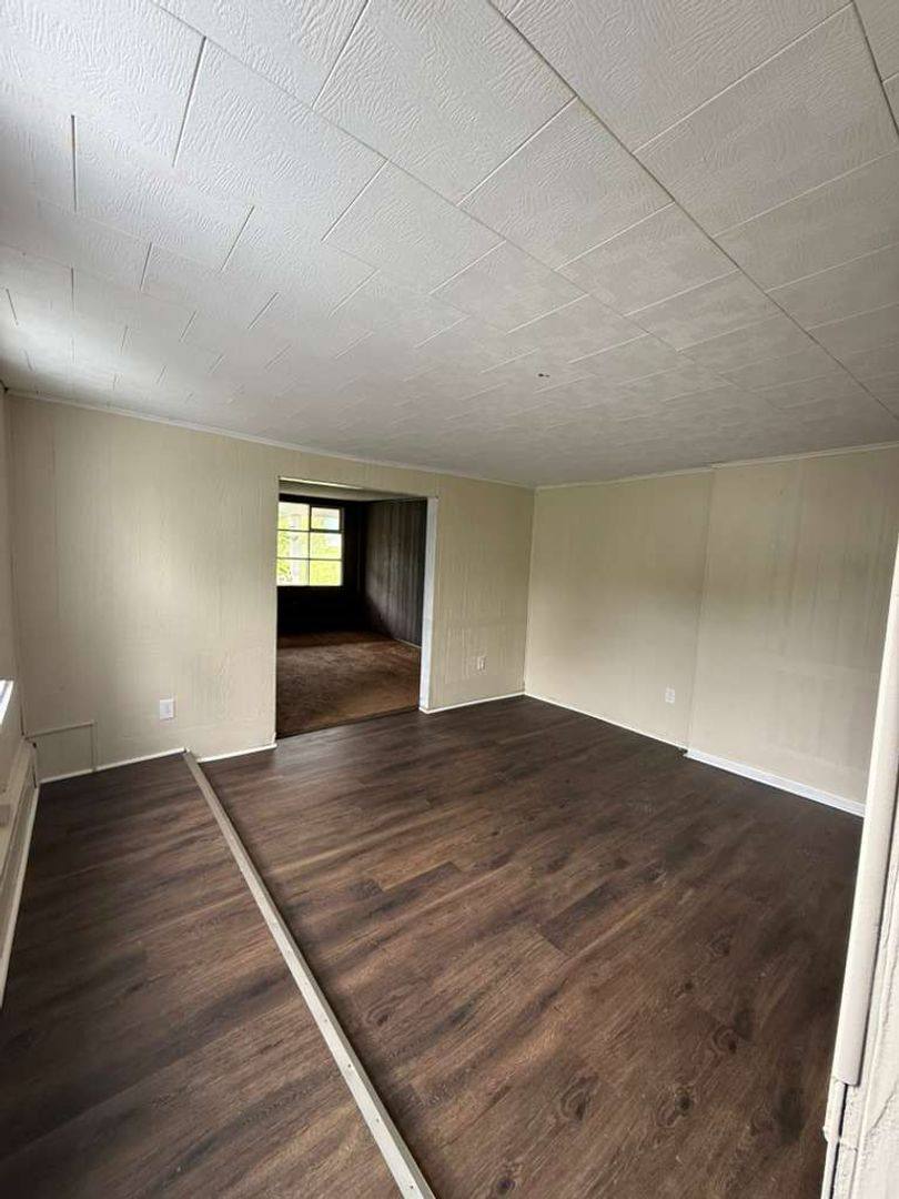 Apartment for rent at 383-385 Carver St, Plymouth, PA 18651