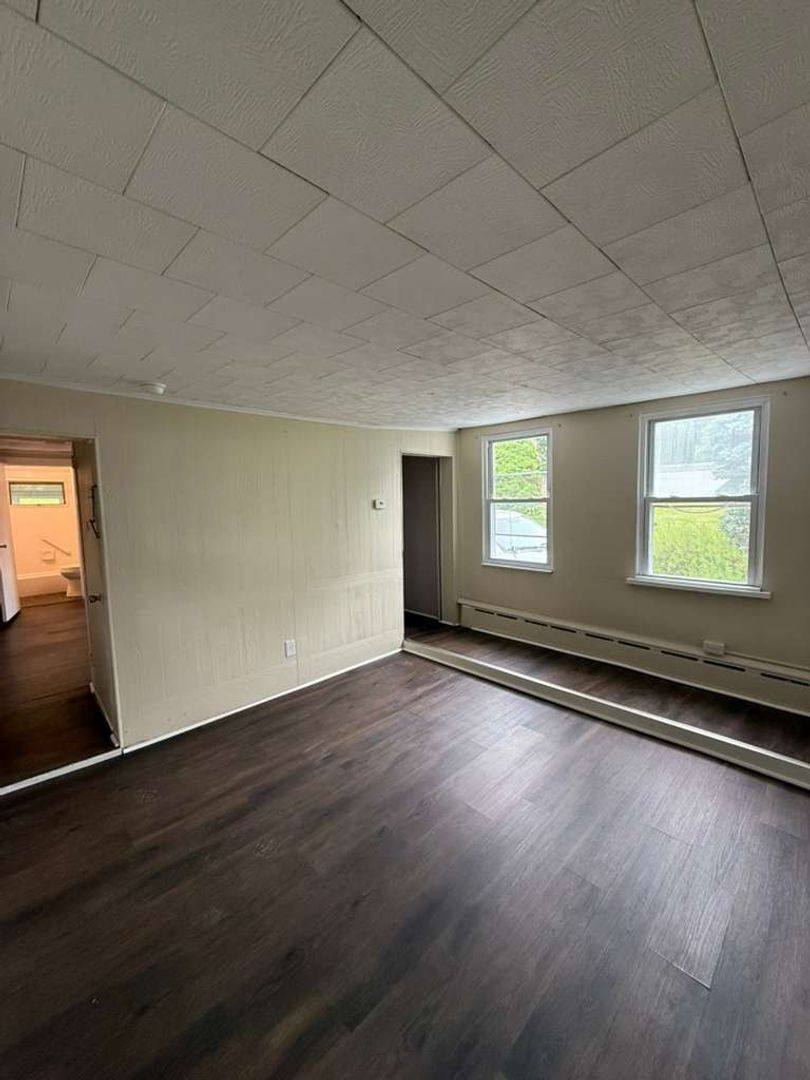Apartment for rent at 383-385 Carver St, Plymouth, PA 18651