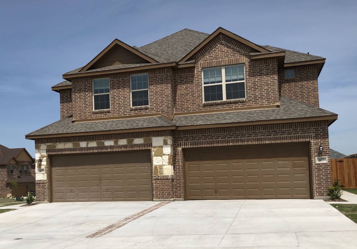 Townhouse for rent at 1021 W Sierra Vista Court, Midlothian, TX 76065