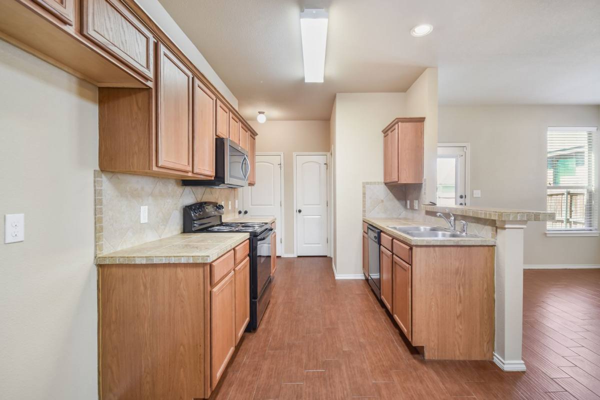 Townhouse for rent at 1508B Muirfield Bend Dr, Hutto, TX 78634