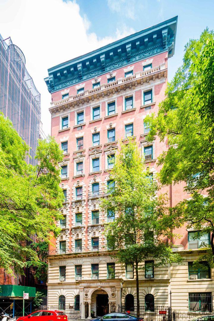 Apartment for rent at 15 E 11th St, New York, NY 10003