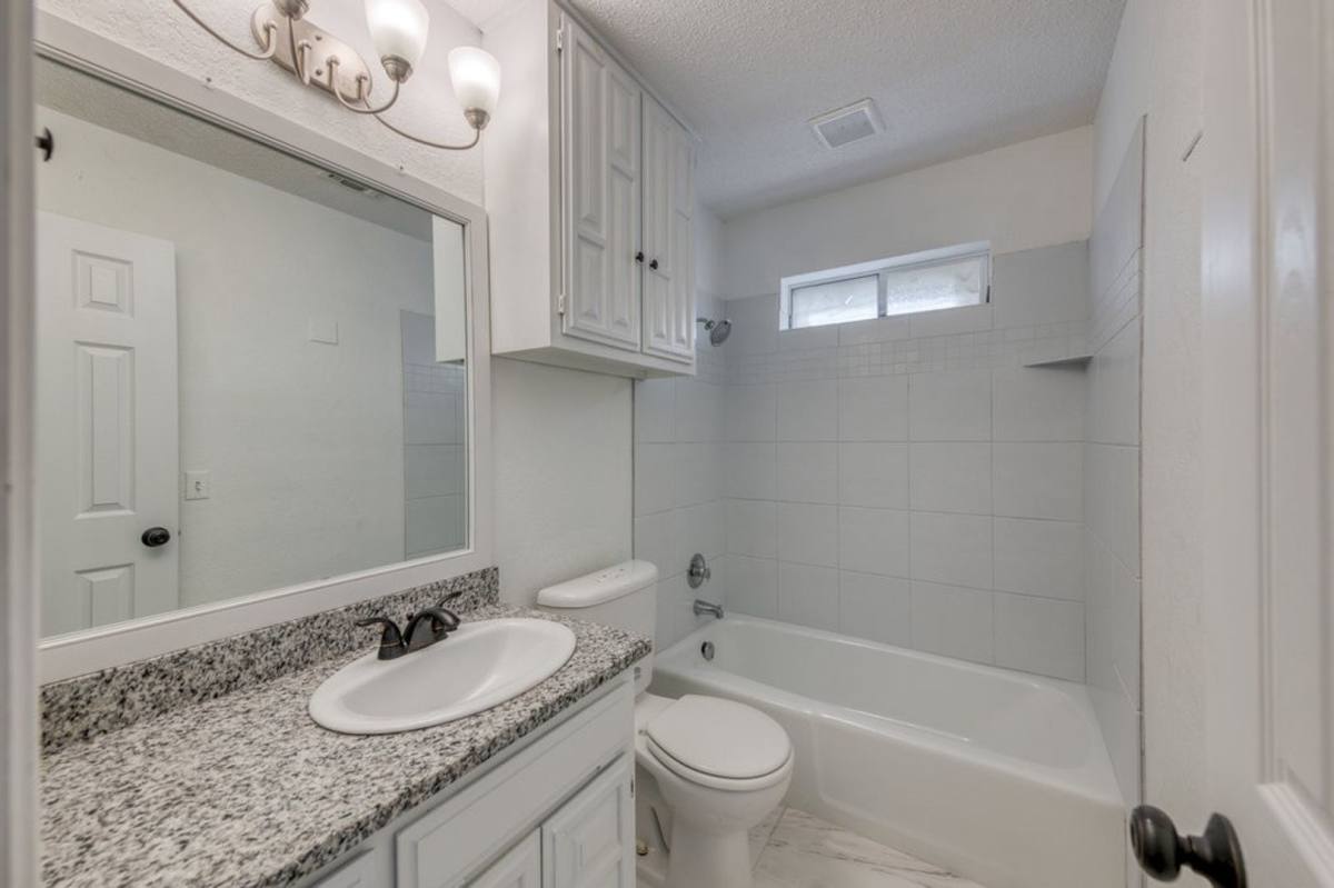House for rent at 1700 Willow Vale Dr, Fort Worth, TX 76134