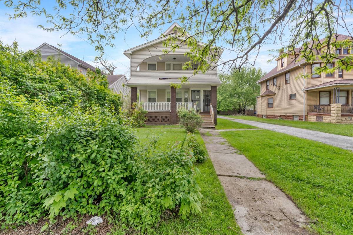 Apartment for rent at 3218 E 117th St, Cleveland, OH 44120