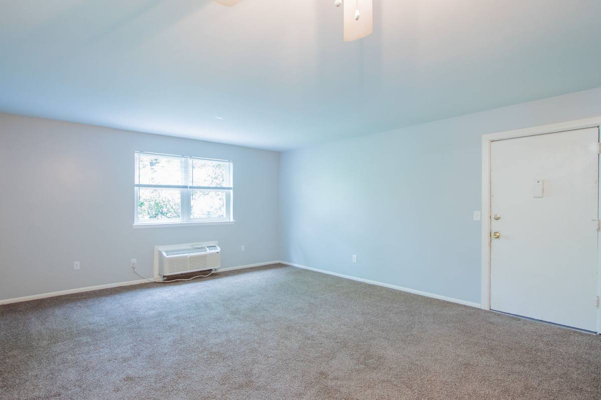 Apartment for rent at 108 E Monroe Ave, New Castle, DE 19720