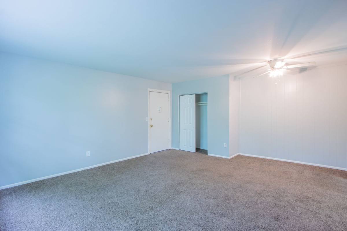 Apartment for rent at 108 E Monroe Ave, New Castle, DE 19720