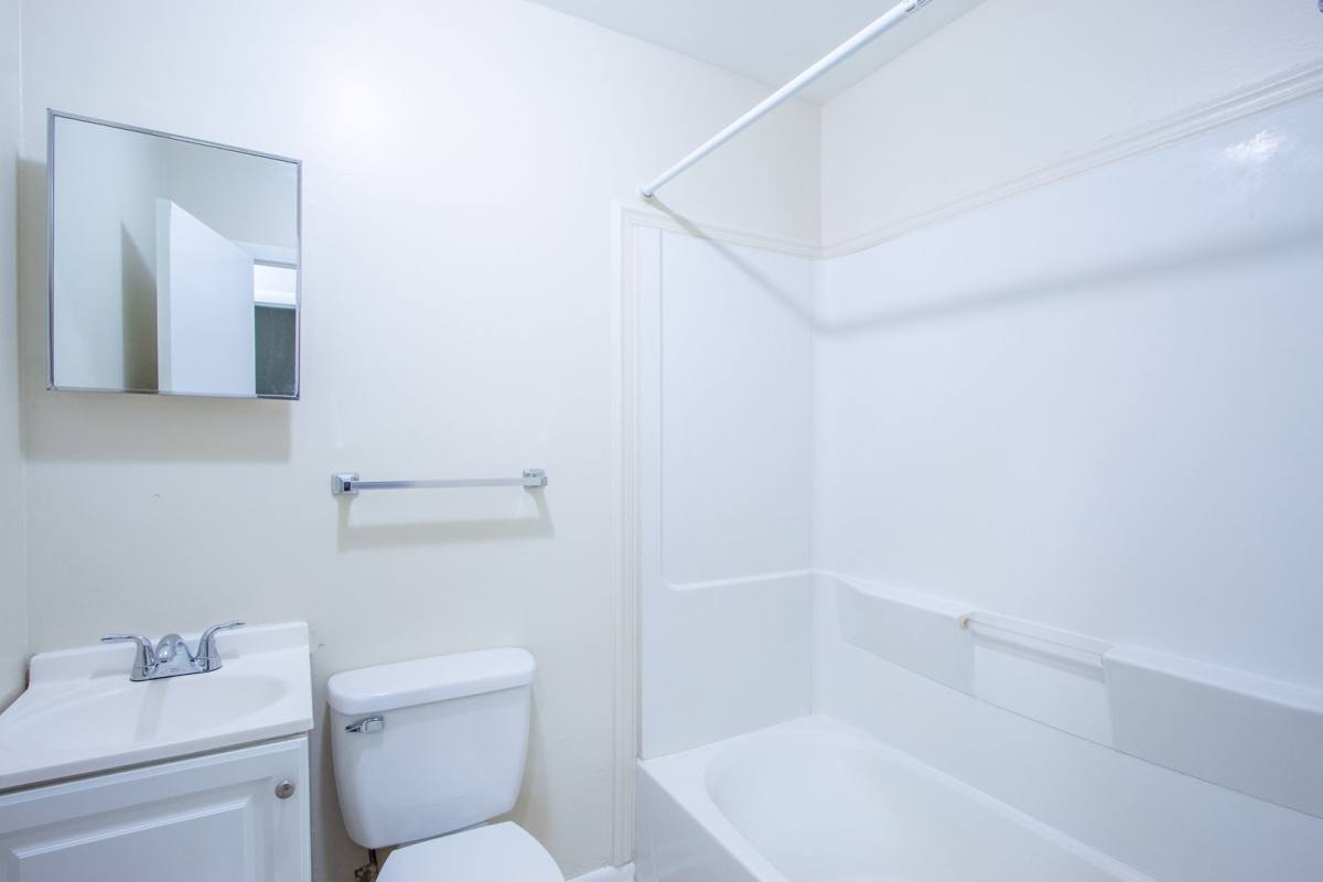 Apartment for rent at 108 E Monroe Ave, New Castle, DE 19720