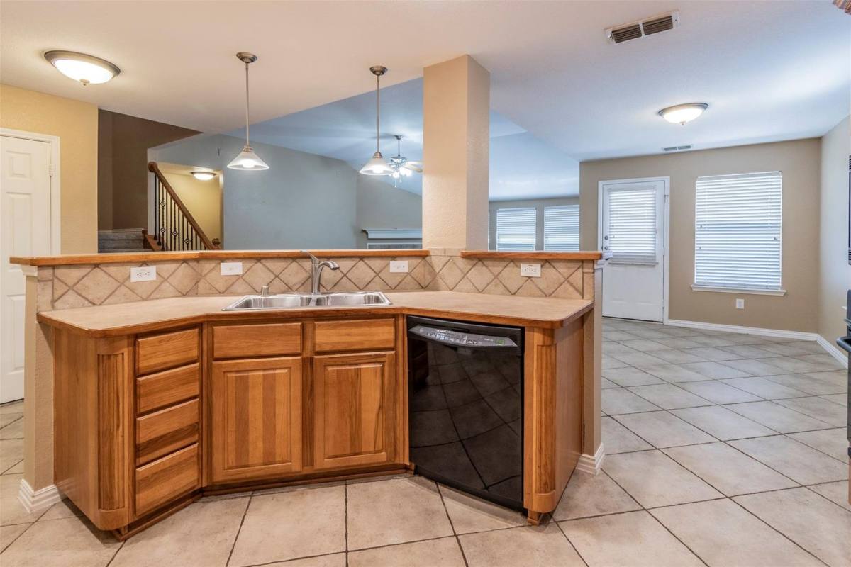 House for rent at 2017 Lake Highlands Dr, Wylie, TX 75098