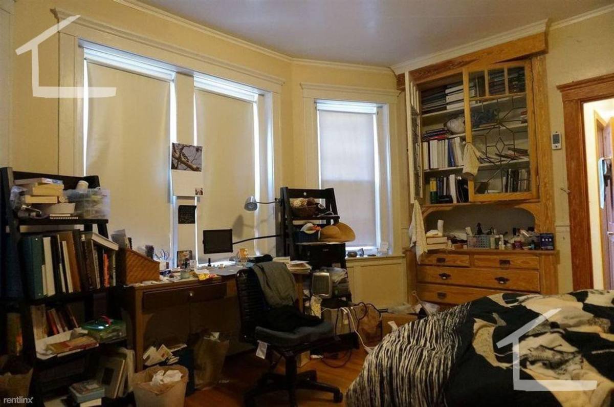 Apartment for rent at 160 Thorndike St #2, Brookline, MA 02446
