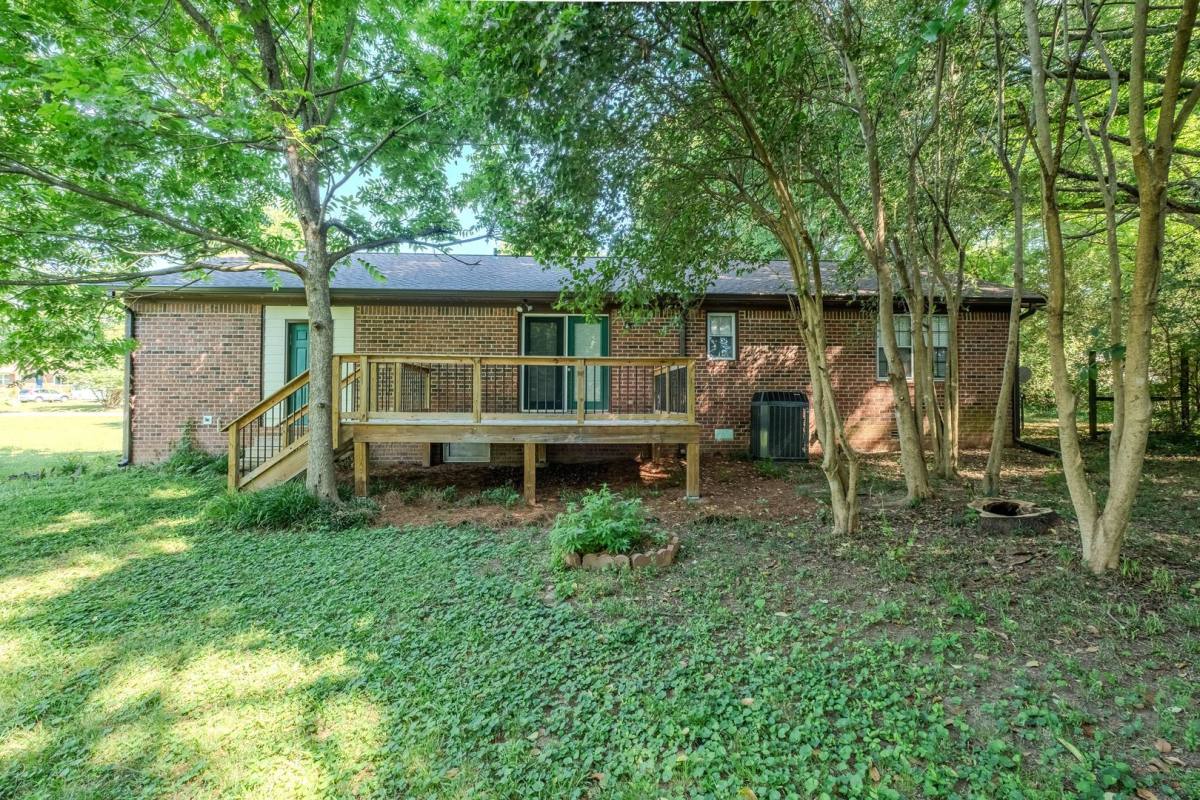 House for rent at 329 Gordon Circle, Winterville, GA 30683