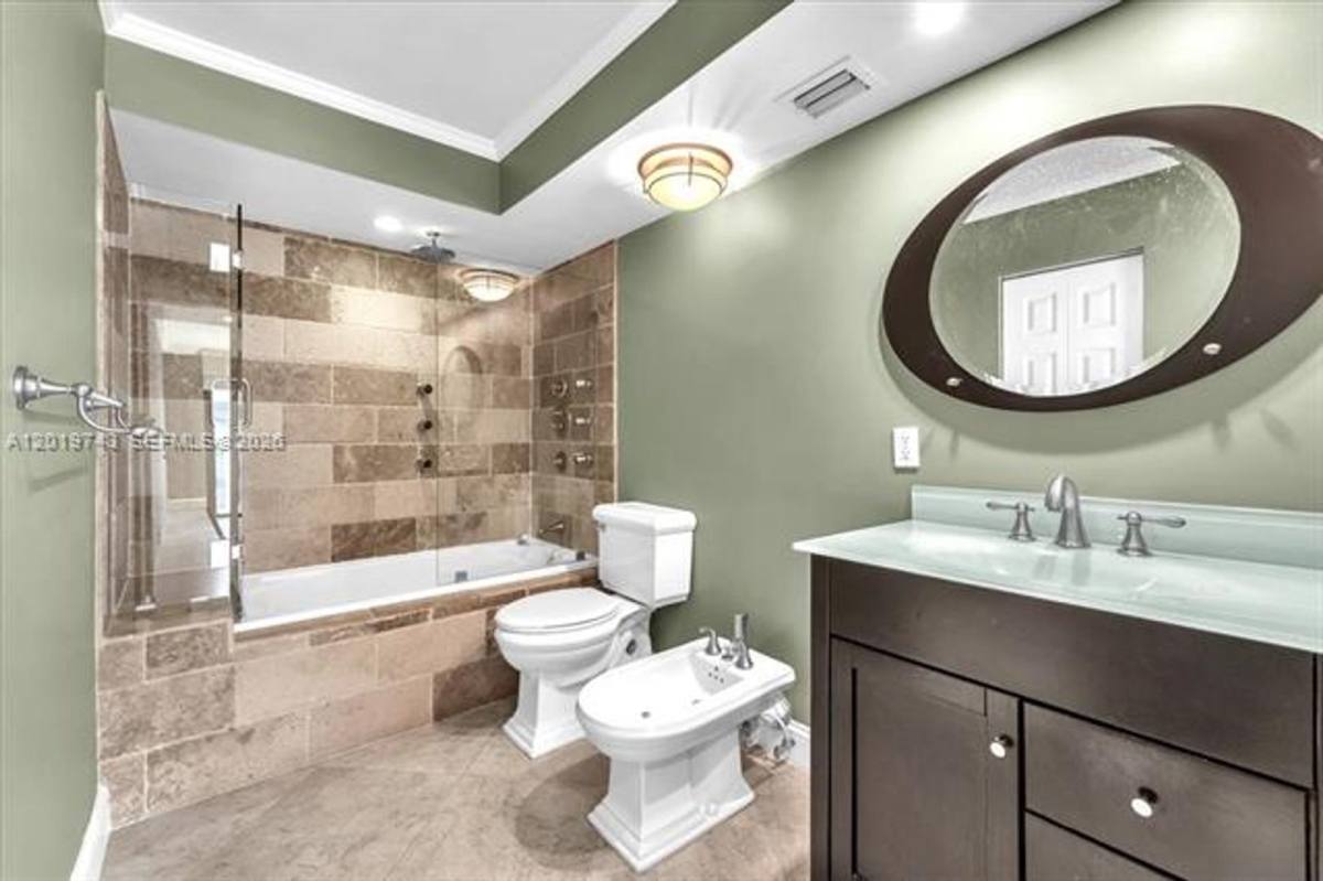 Condo for rent at 2401 Collins Ave, Miami Beach, FL 33140