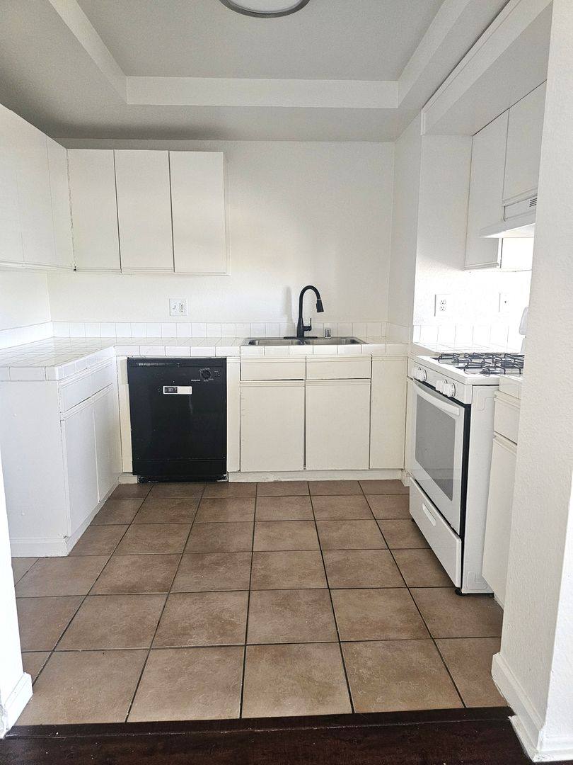 Apartment for rent at 13528 Lemoli Ave, Hawthorne, CA 90250
