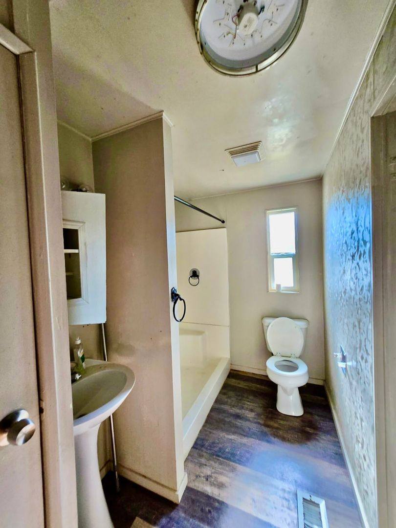 House for rent at 189 E C Ave, Drain, OR 97435