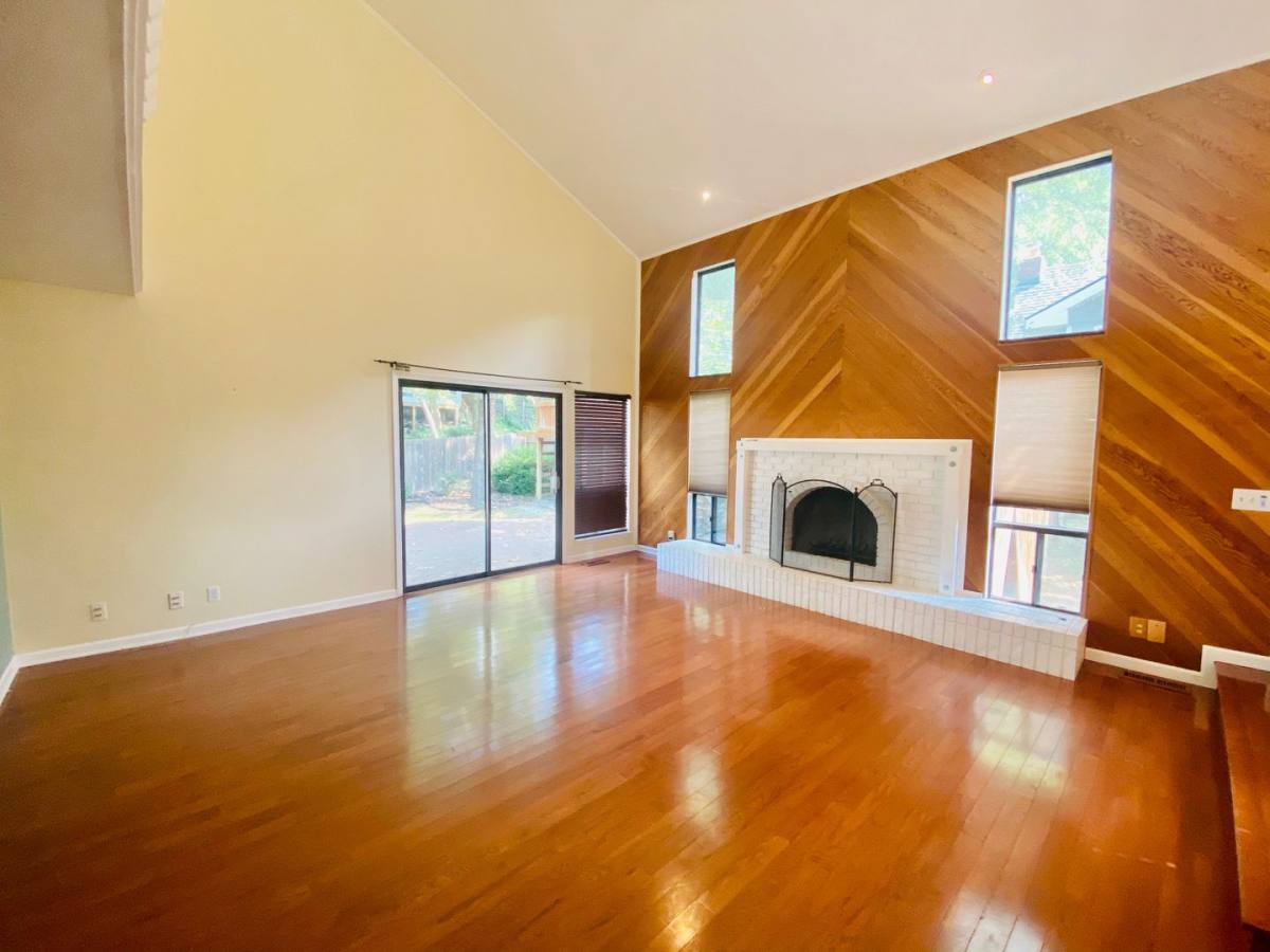 House for rent at 13042 W 102nd St, Lenexa, KS 66215