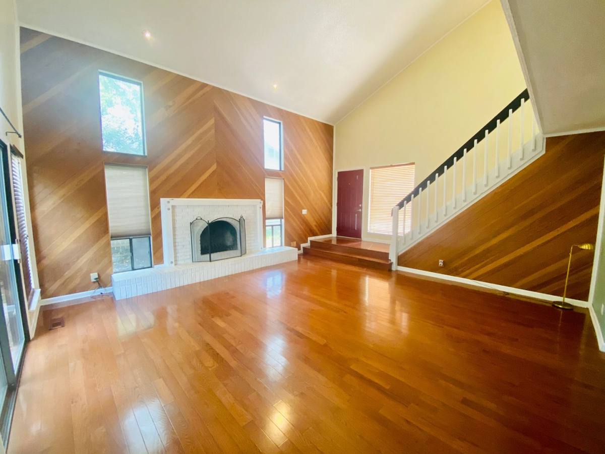 House for rent at 13042 W 102nd St, Lenexa, KS 66215