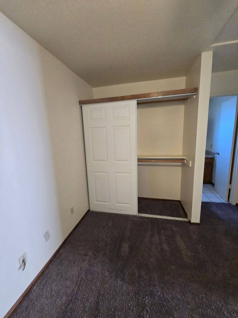 Apartment for rent at 811 E Menlo Ave, Hemet, CA 92543
