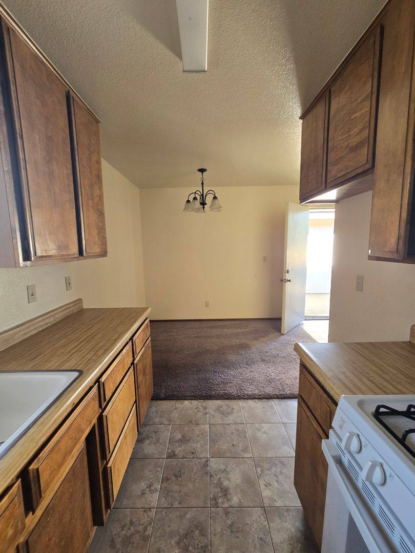 Apartment for rent at 811 E Menlo Ave, Hemet, CA 92543