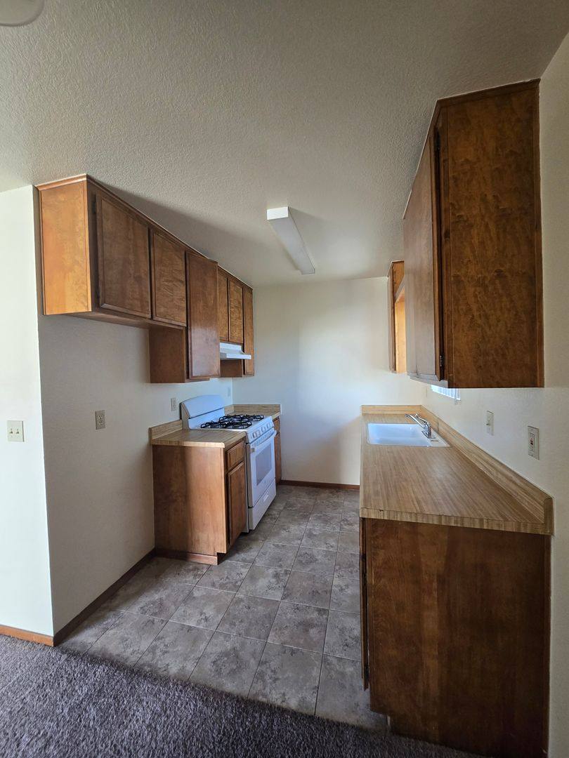 Apartment for rent at 811 E Menlo Ave, Hemet, CA 92543