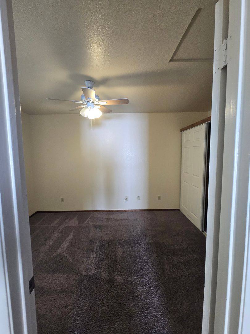 Apartment for rent at 811 E Menlo Ave, Hemet, CA 92543