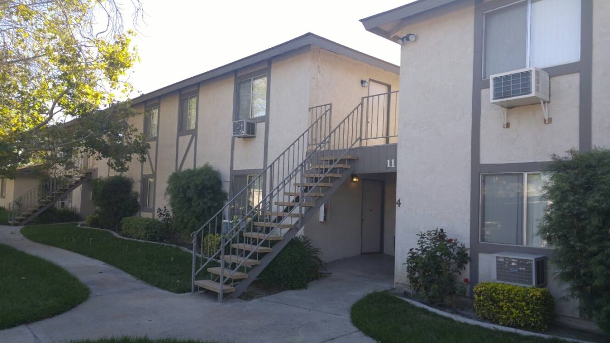 Apartment for rent at 811 E Menlo Ave, Hemet, CA 92543