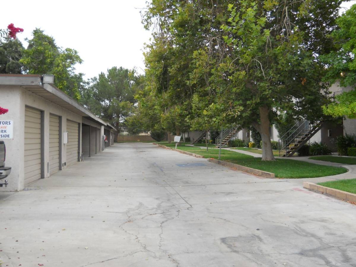 Apartment for rent at 811 E Menlo Ave, Hemet, CA 92543