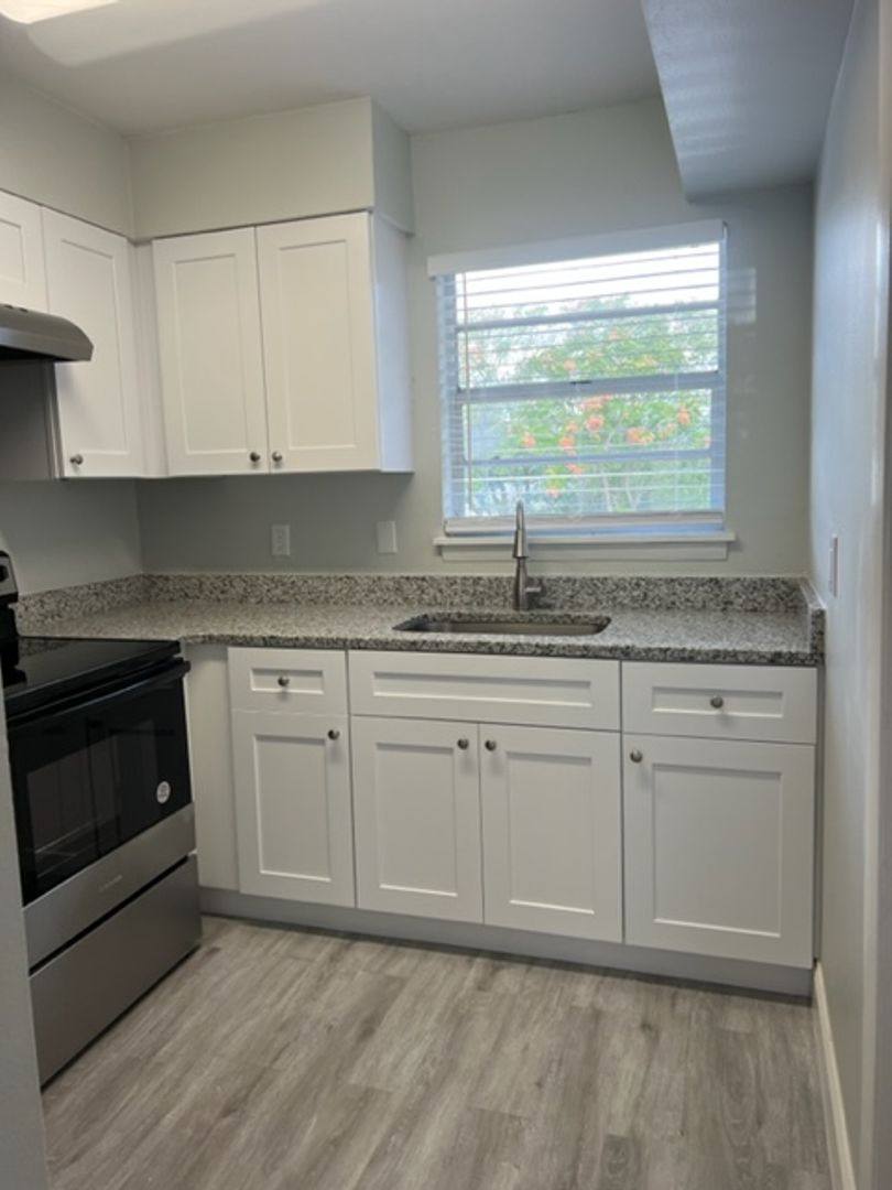 Apartment for rent at 125 S Salisbury Ave, Deland, FL 32720
