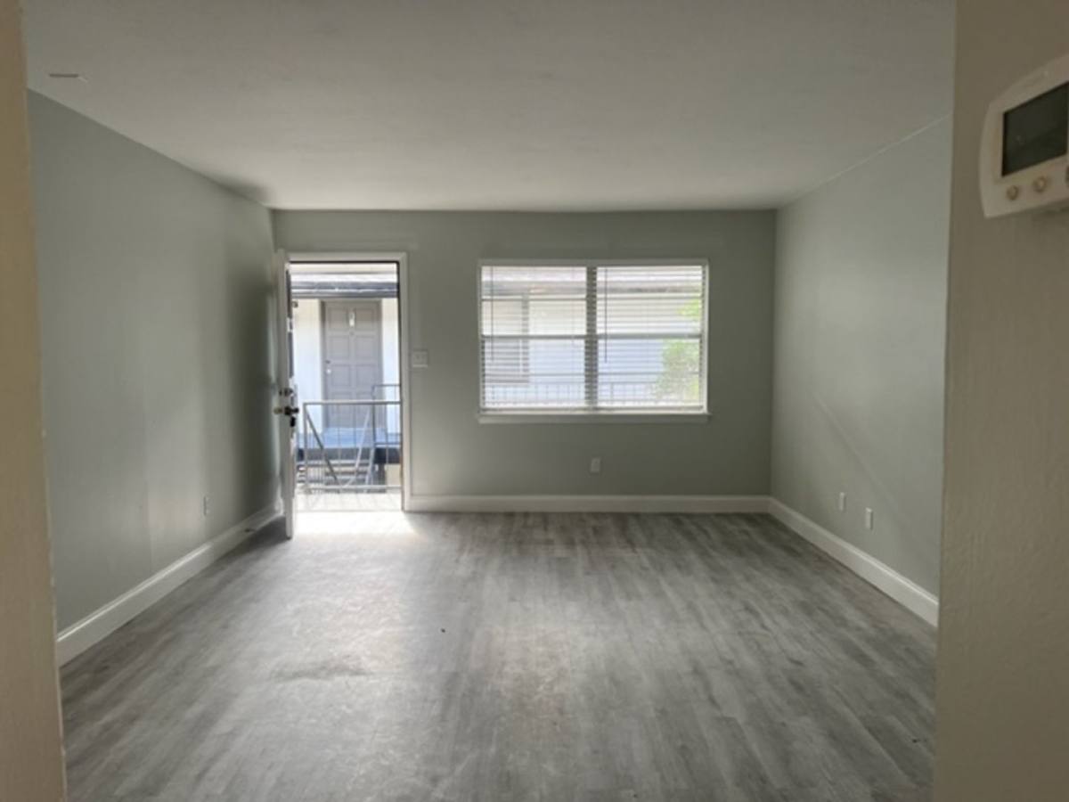 Apartment for rent at 125 S Salisbury Ave, Deland, FL 32720