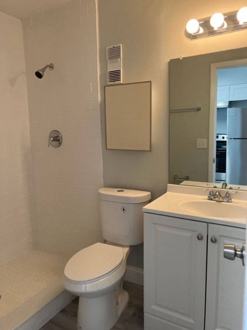 Apartment for rent at 125 S Salisbury Ave, Deland, FL 32720