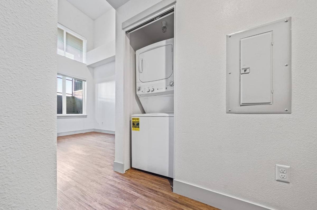 Apartment for rent at 1616 NW Everett, Portland, OR 97209