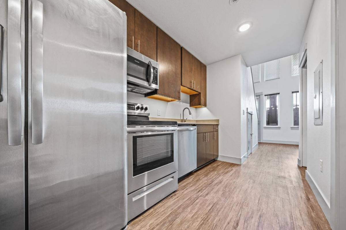 Apartment for rent at 1616 NW Everett, Portland, OR 97209