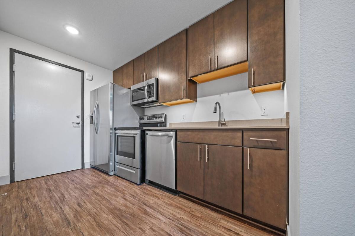 Apartment for rent at 1616 NW Everett, Portland, OR 97209