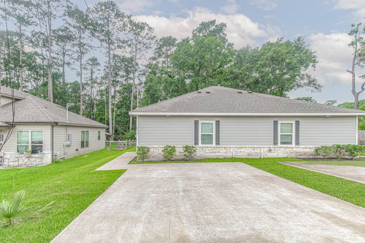 House for rent at 15627 Sycamore Dr, Montgomery, TX 77356