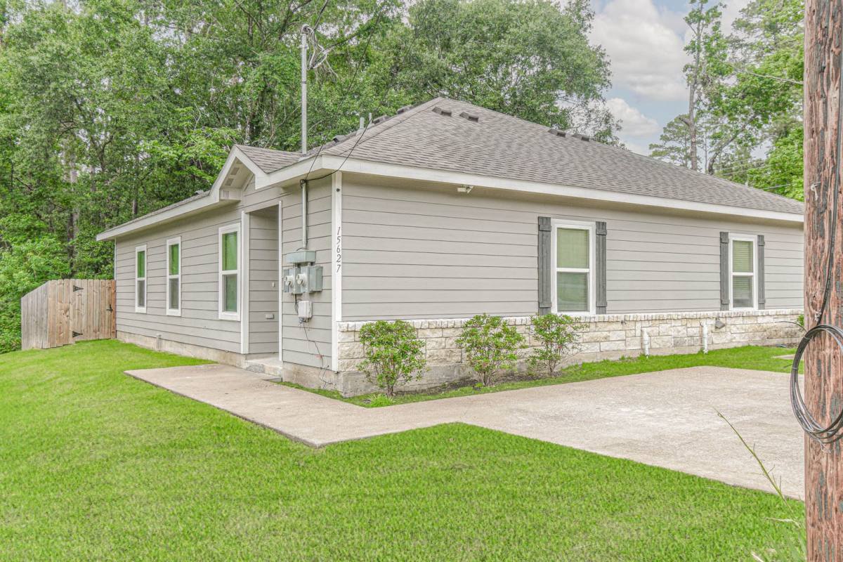 House for rent at 15627 Sycamore Dr, Montgomery, TX 77356