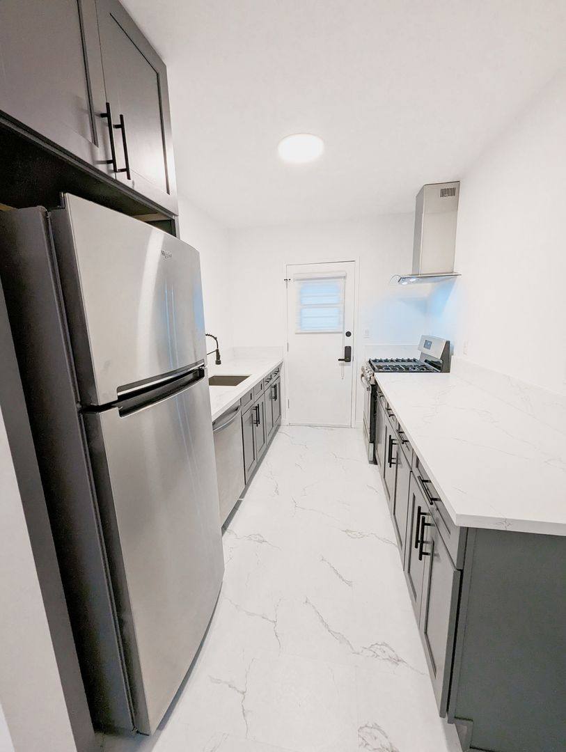 Apartment for rent at 1704-1732 N Sierra Bonita Ave, Pasadena, CA 91104